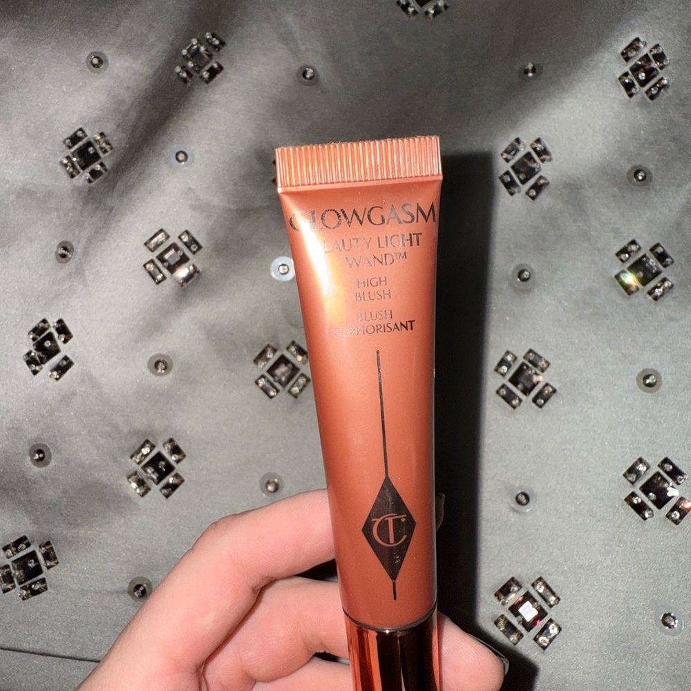 Charlotte Tilbury Glowgasm Beauty Light Wand High Blush